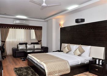Dwarka Palace Samalkha ภายนอก รูปภาพ